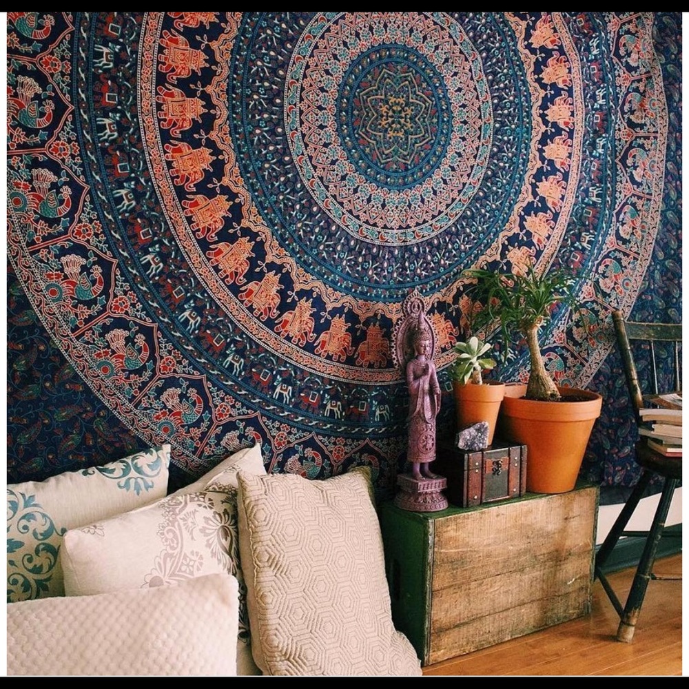 84x90 inch tapestry in great condition